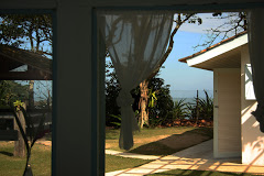 Picture of Chalé 2: Dourado. Photo number 4001819748 by Pousada Pé na Areia - Charming, fully decorated sea facing chalets located on Boiçucanga beach, on São Paulo northern shore. Boiçucanga is a beach with calm waters and woundrous sunset, surrounded by the Atlantic Rainforest and by very good restaurants. There also is a complete services infrastructure that includes supermarkets and shopping malls. You can find all that and much more at “Pé na Areia” (aka “Esquina da Mentira”), the perfect place for spending your vacations and weekends, or even having your own house at the sea.