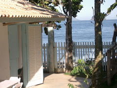 Picture of Chalé 5: Panaguaiú. Photo number 4004213712 by Pousada Pé na Areia - Charming, fully decorated sea facing chalets located on Boiçucanga beach, on São Paulo northern shore. Boiçucanga is a beach with calm waters and woundrous sunset, surrounded by the Atlantic Rainforest and by very good restaurants. There also is a complete services infrastructure that includes supermarkets and shopping malls. You can find all that and much more at “Pé na Areia” (aka “Esquina da Mentira”), the perfect place for spending your vacations and weekends, or even having your own house at the sea.