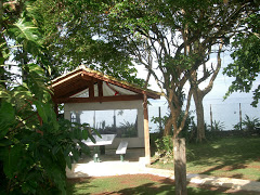 Picture of Lazer. Photo number 4003466673 by Pousada Pé na Areia - Charming, fully decorated sea facing chalets located on Boiçucanga beach, on São Paulo northern shore. Boiçucanga is a beach with calm waters and woundrous sunset, surrounded by the Atlantic Rainforest and by very good restaurants. There also is a complete services infrastructure that includes supermarkets and shopping malls. You can find all that and much more at “Pé na Areia” (aka “Esquina da Mentira”), the perfect place for spending your vacations and weekends, or even having your own house at the sea.